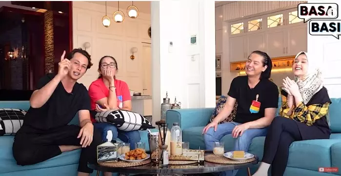 Ussy Sulistiawaty hampir batalkan pernikahan dengan Andhika © Istimewa Ussy Sulistiawaty hampir batalkan pernikahan dengan Andhika © Istimewa