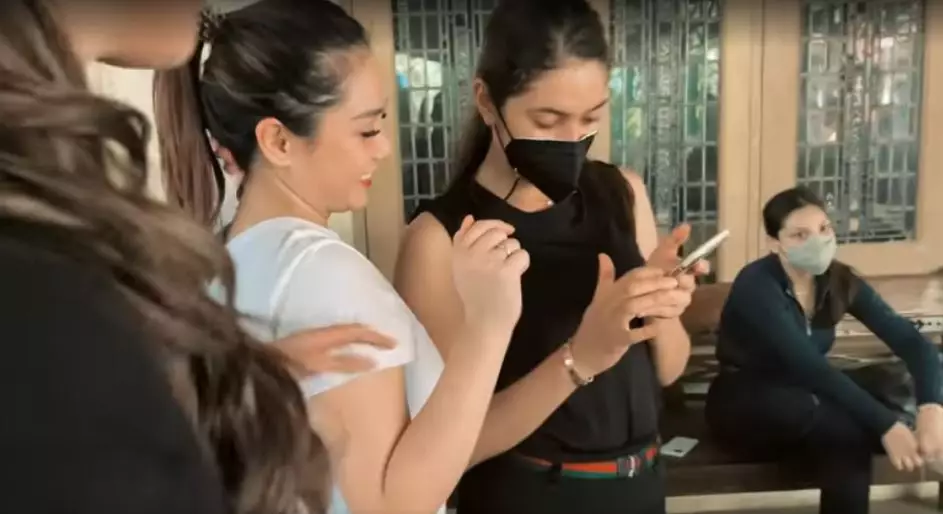 Nagita dan ipar latihan kuda © YouTube Nagita dan ipar latihan kuda © YouTube