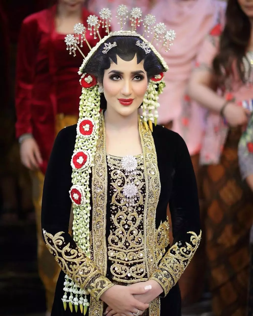 seleb blasteran dengan dandanan paes © 2021 brilio.net