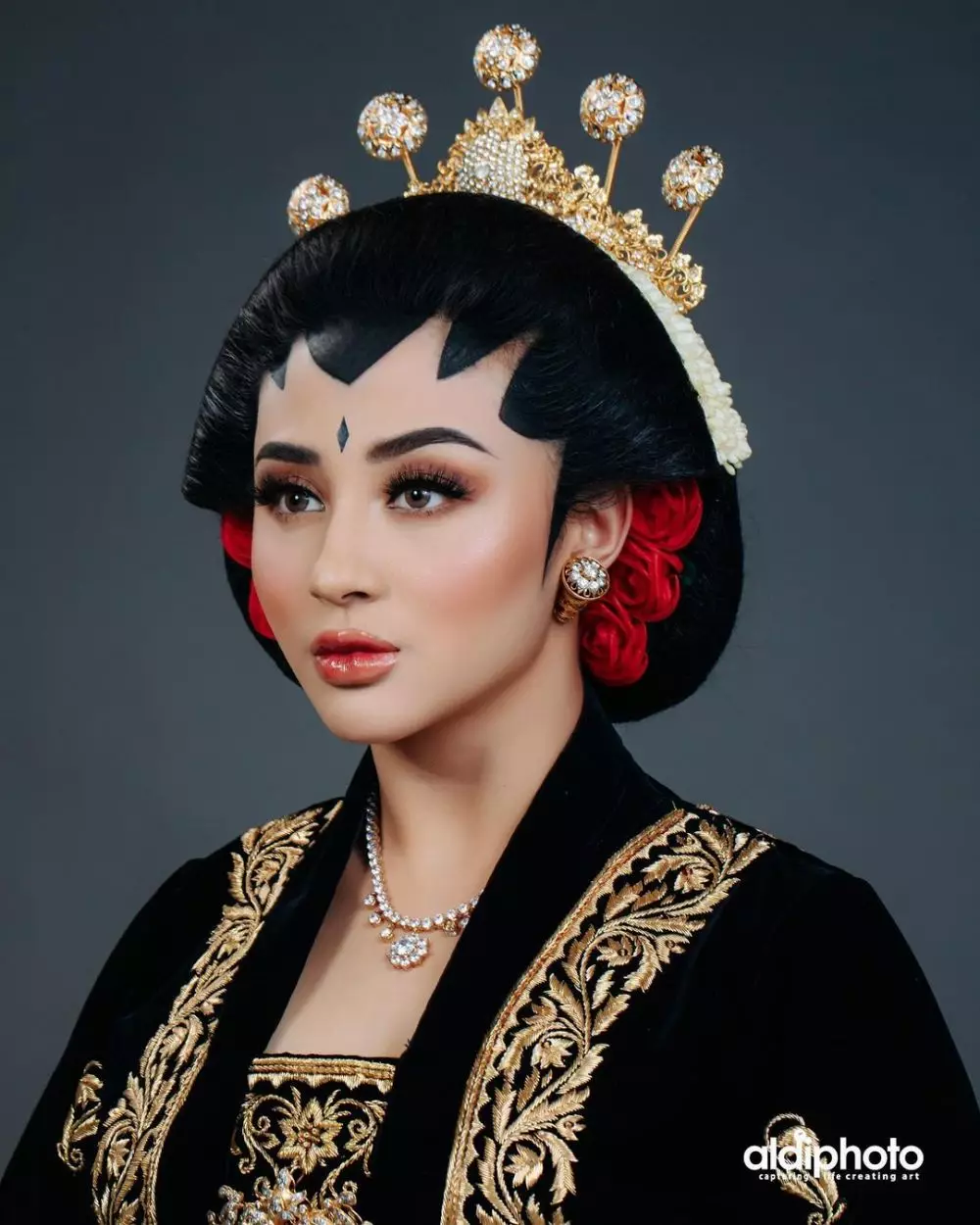 seleb blasteran dengan dandanan paes © 2021 brilio.net