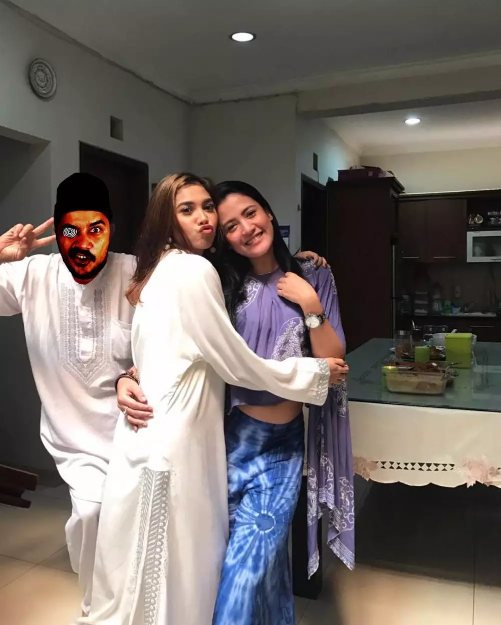 Potret persahabatan seleb lintas usia © Instagram