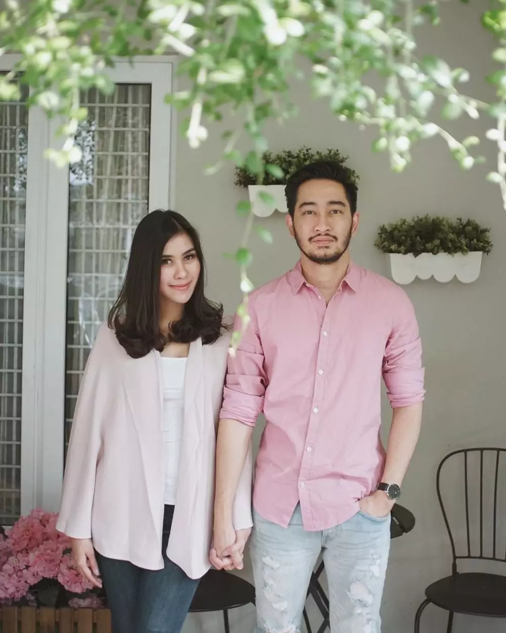 pesinetron dan suami terpaut usia 10 tahun © 2021 brilio.net pesinetron dan suami terpaut usia 10 tahun © 2021 brilio.net