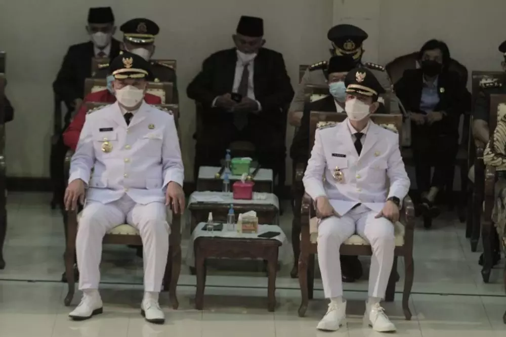 Gibran Rakabuming Raka dilantik jadi Wali Kota Solo © 2021 brilio.net Gibran Rakabuming Raka dilantik jadi Wali Kota Solo © 2021 brilio.net