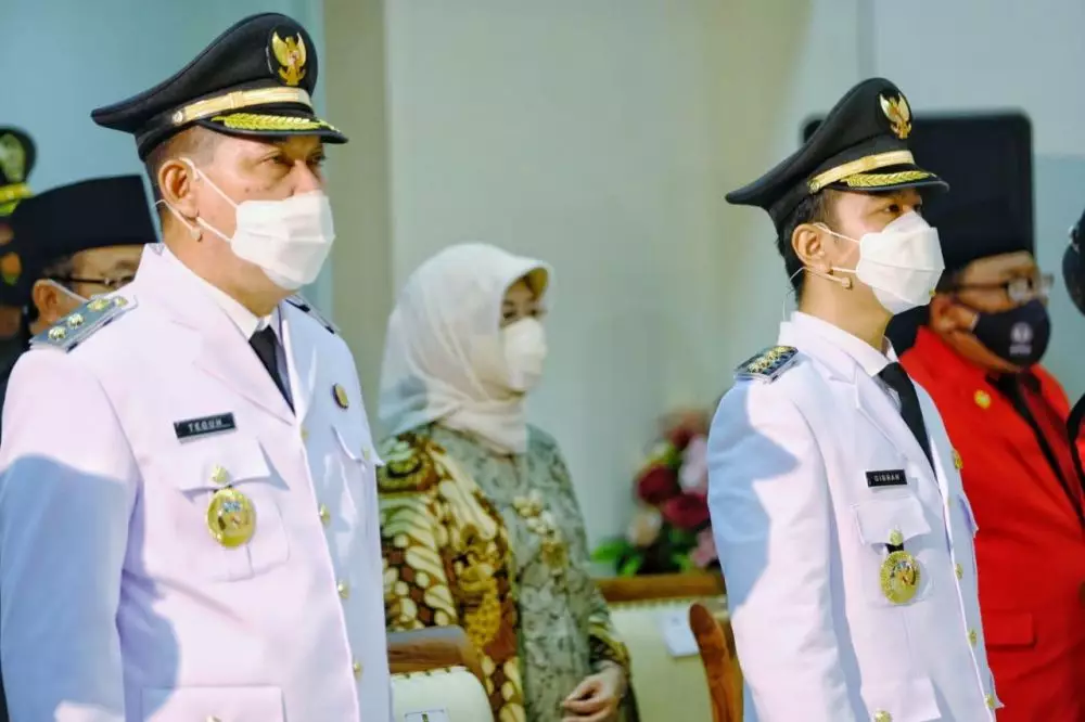 Gibran Rakabuming Raka dilantik jadi Wali Kota Solo © 2021 brilio.net Gibran Rakabuming Raka dilantik jadi Wali Kota Solo © 2021 brilio.net