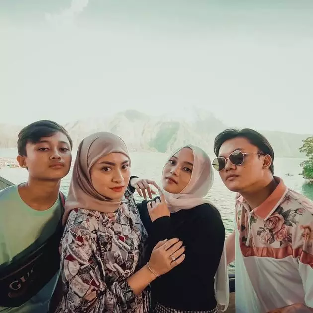  penyanyi dan ibu sambung © 2021 brilio.net