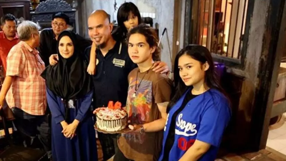  penyanyi dan ibu sambung © 2021 brilio.net