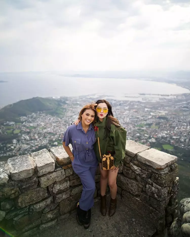  penyanyi dan ibu sambung © 2021 brilio.net