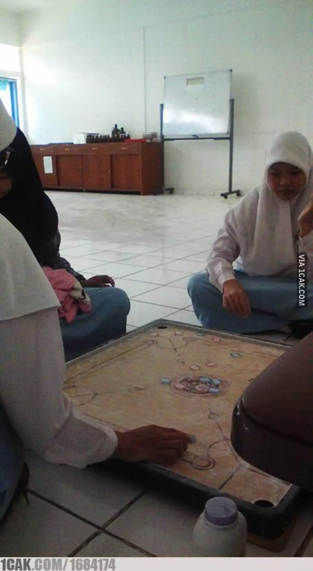 main karambol © Berbagai Sumber main karambol © Berbagai Sumber