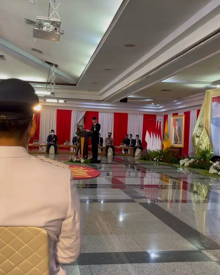 momen pelantikan suami chaca frederica © Instagram