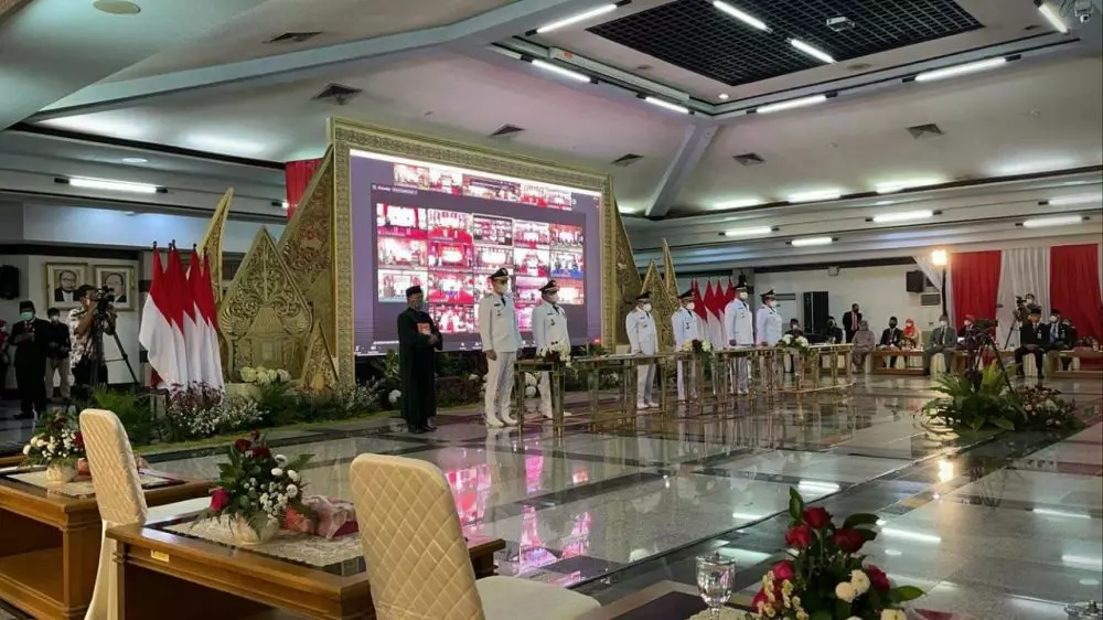 momen pelantikan suami chaca frederica © Instagram