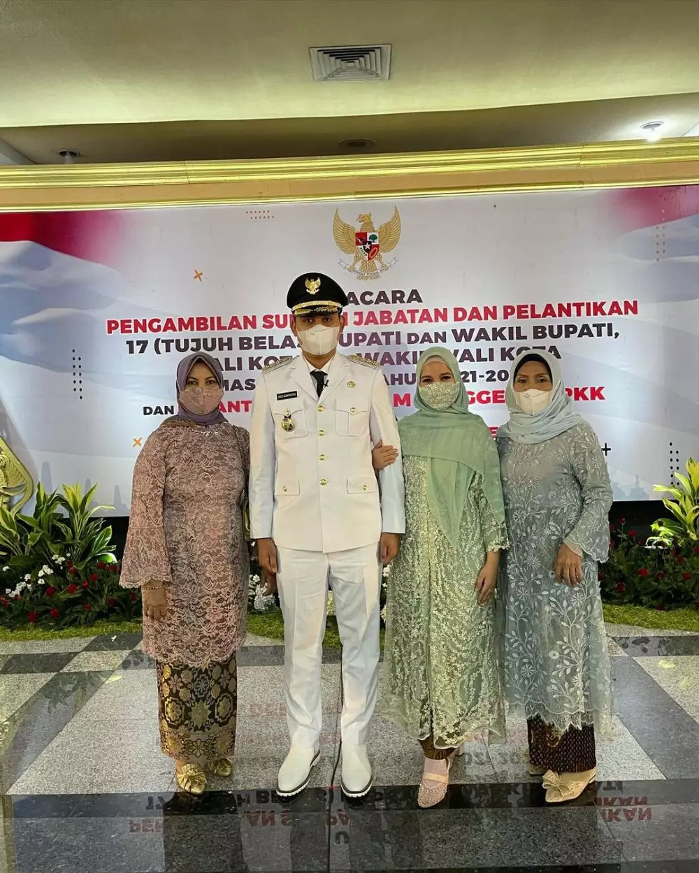 momen pelantikan suami chaca frederica © Instagram