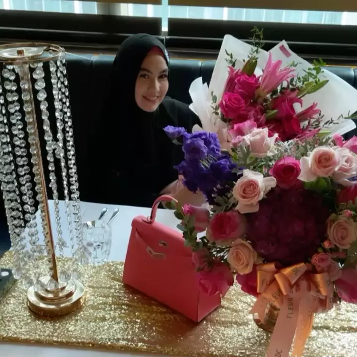 kado Habib Usman untuk Kartika Putri Instagram