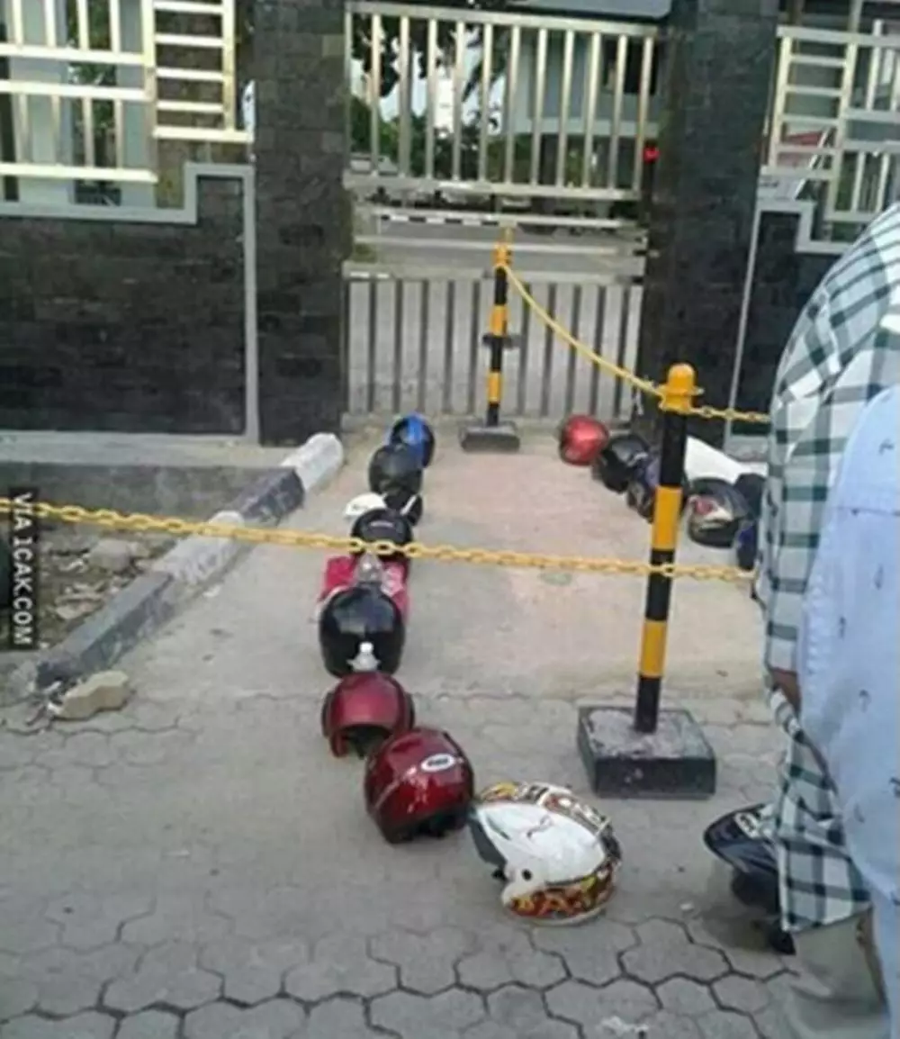 potret antrean antimainstream © Berbagai Sumber