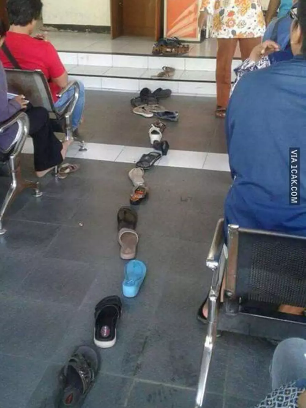 potret antrean antimainstream © Berbagai Sumber