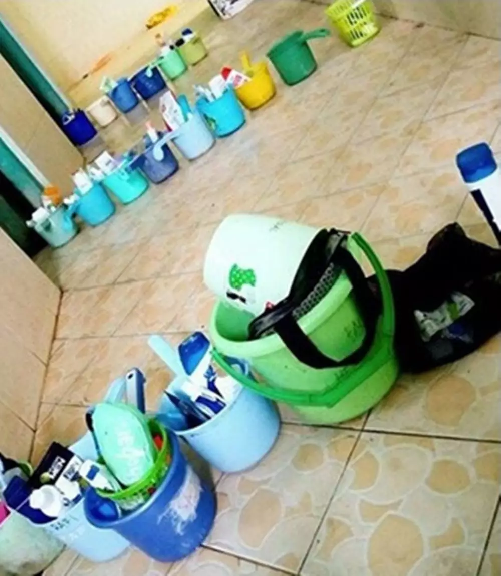 potret antrean antimainstream © Berbagai Sumber