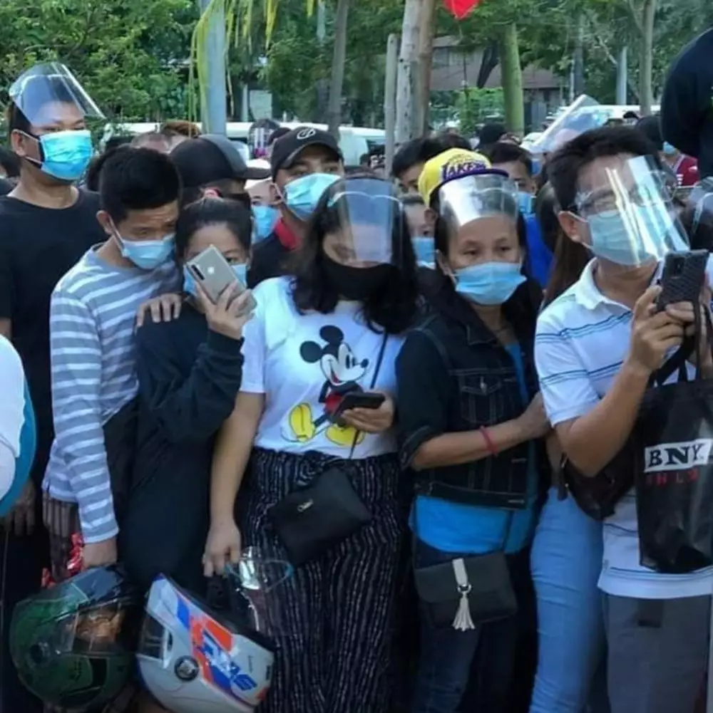 potret antrean antimainstream © Berbagai Sumber