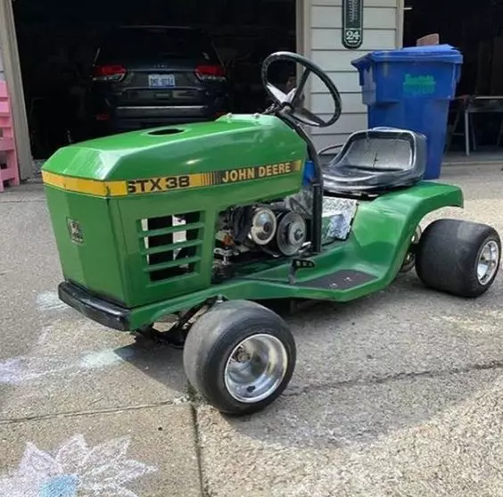 desain absurd gokart Instagram