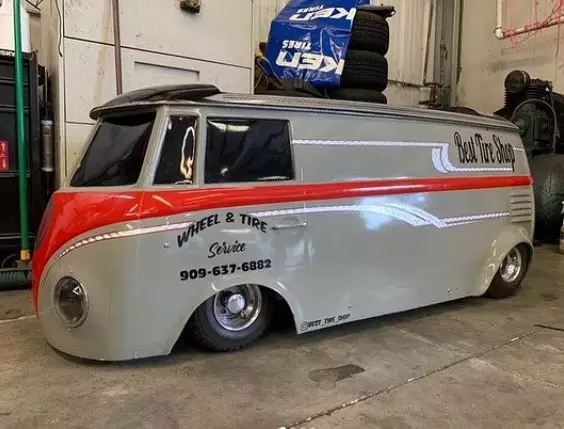 desain absurd gokart Instagram