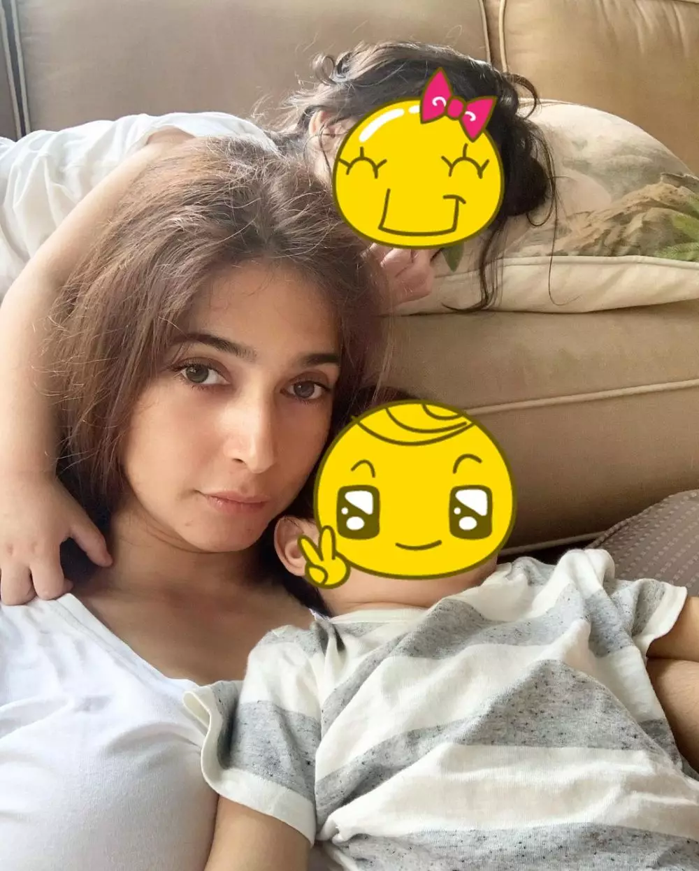 Beda gaya pesinetron momong anak © Instagram