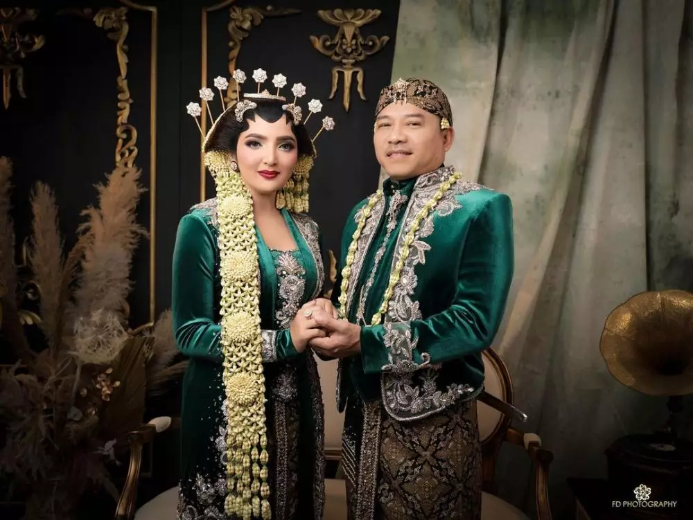 Pemotretan Ashanty dan Anang Hermansyah ala pengantin Jawa  © Instagram & YouTube