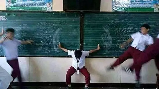 momen absurd gunakan papan tulis Berbagai sumber momen absurd gunakan papan tulis Berbagai sumber