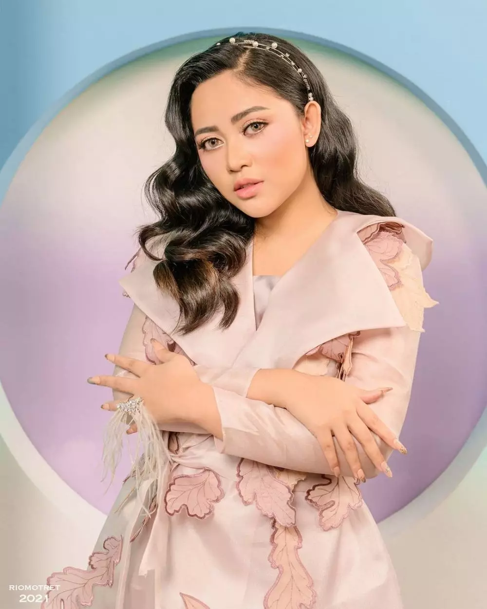 Gaya pemotretan Rachel Vennya terbaru © 2021 brilio.net