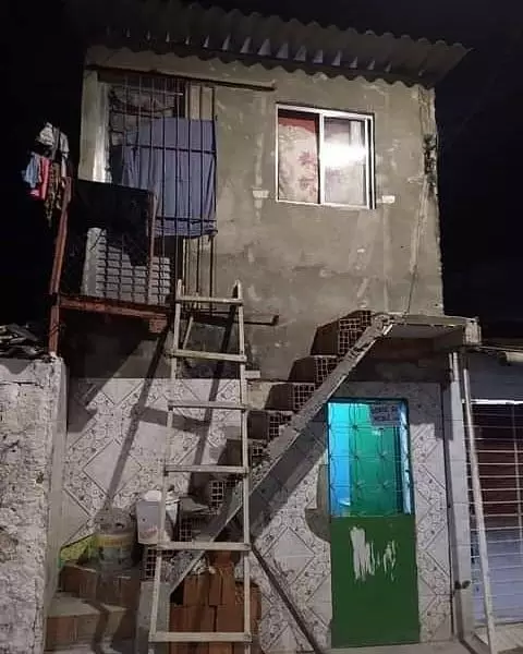 keanehan pada gambar Berbagai sumber