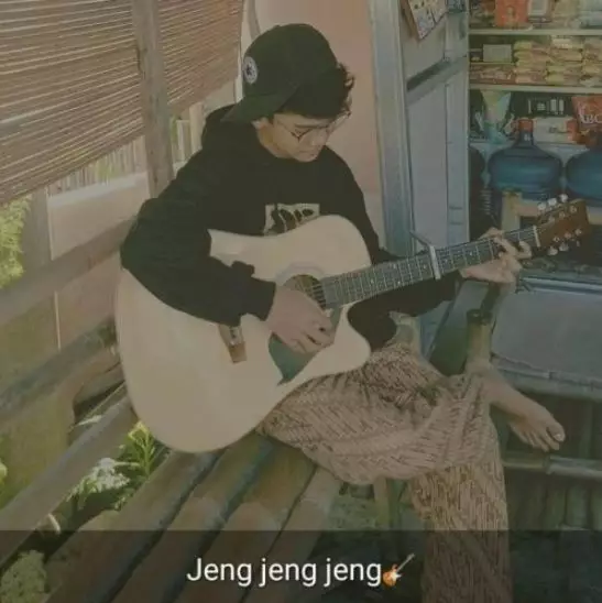 keanehan pada gambar Berbagai sumber