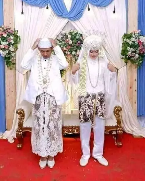 keanehan pada gambar Berbagai sumber