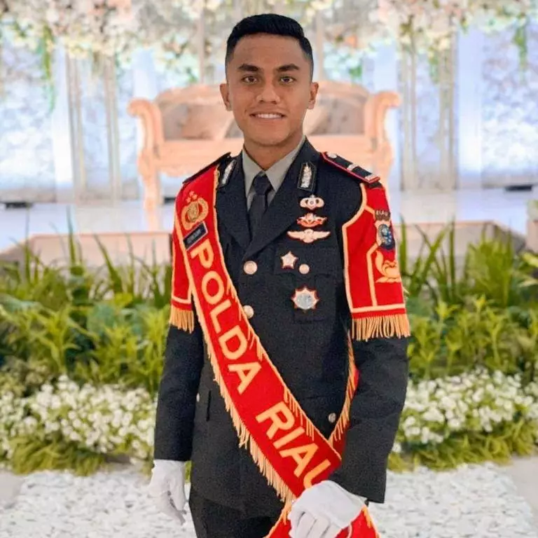 potret kapolsek termuda dalam sejarah Facebook