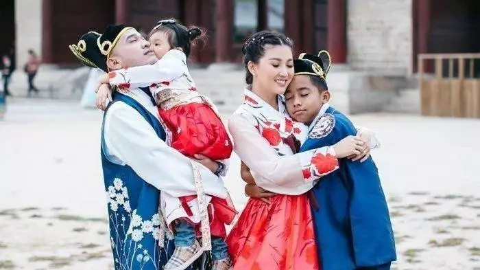 Potret pasangan seleb dalam balutan Kimono Instagram