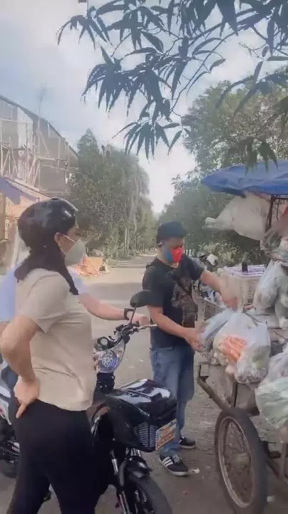 Tata Brotoseno naik sepeda © Instagram