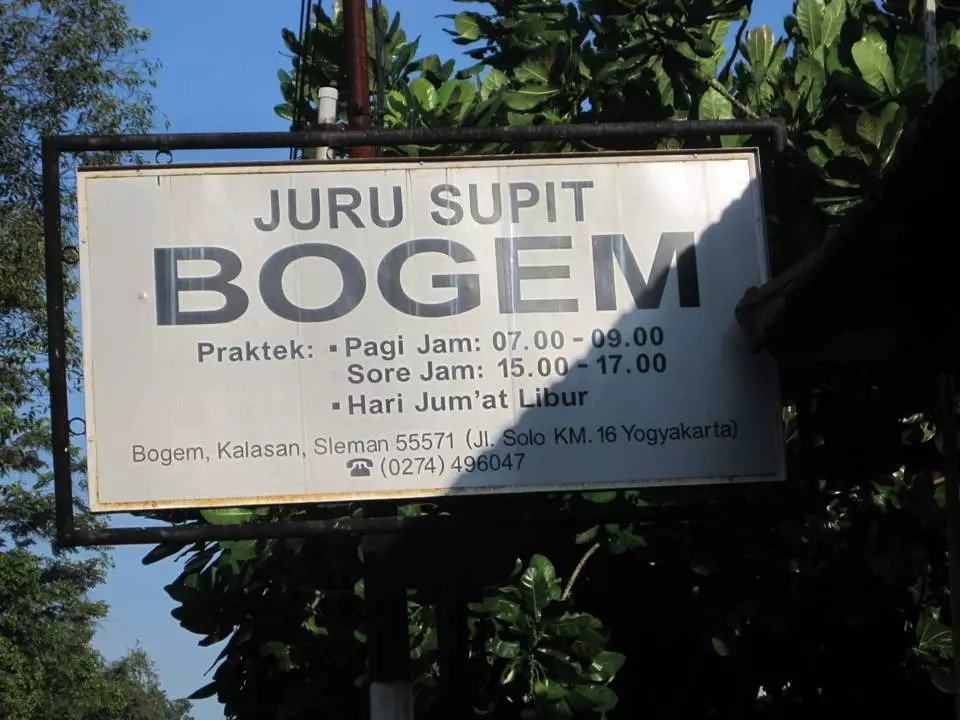 Papan nama jasa sunat © berbagai sumber