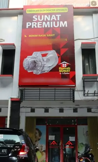 Papan nama jasa sunat © berbagai sumber