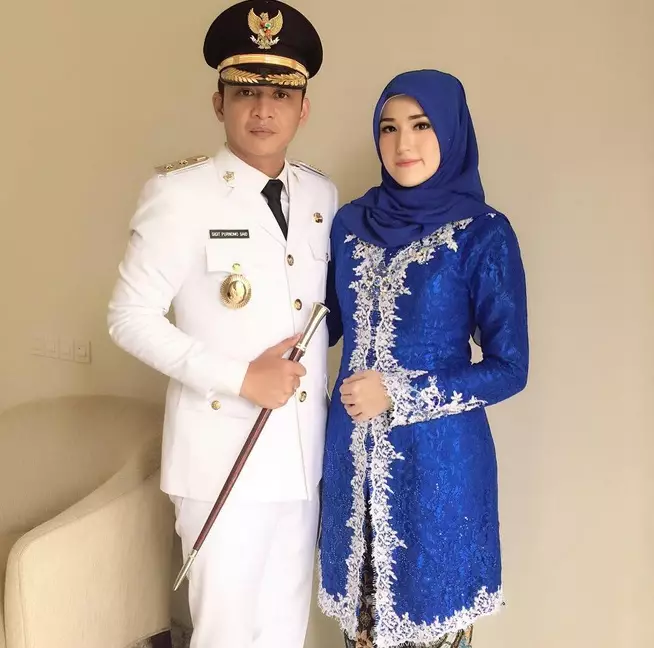 Gaya seleb dampingi suami pelantikan kepala daerah © Instagram & Facebook Gaya seleb dampingi suami pelantikan kepala daerah © Instagram & Facebook