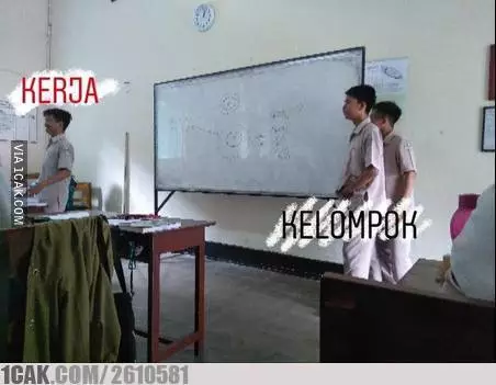 meme bikin tugas kelompok © Berbagai Sumber