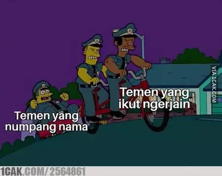 meme bikin tugas kelompok © Berbagai Sumber