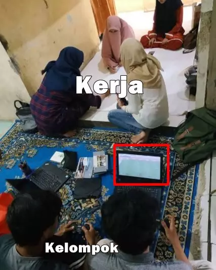 meme bikin tugas kelompok © Berbagai Sumber