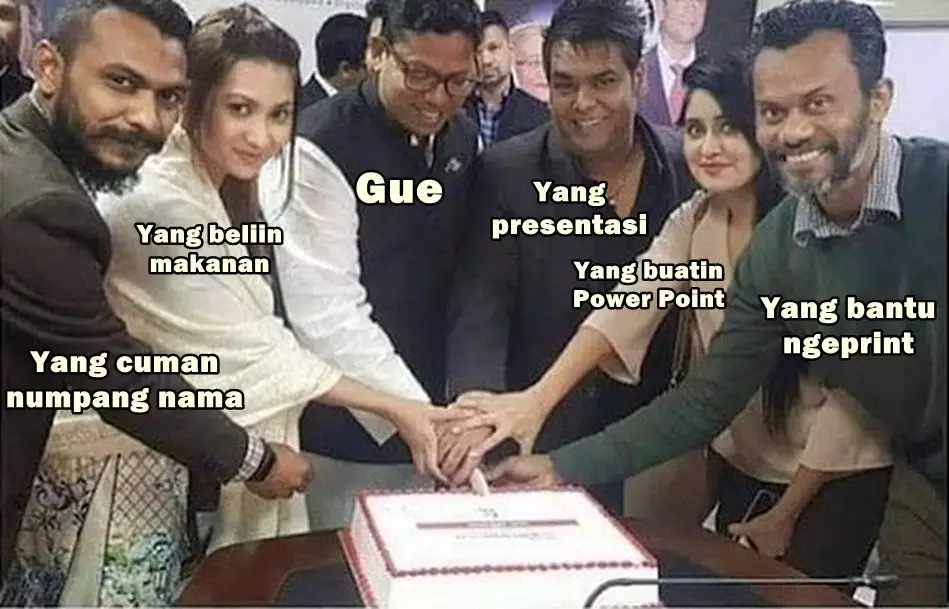 meme bikin tugas kelompok © Berbagai Sumber