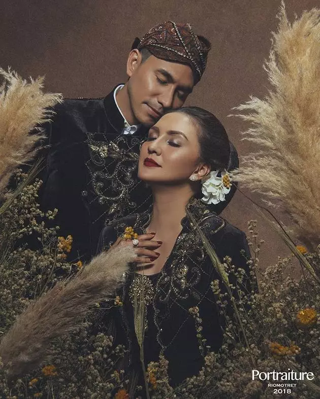 penampilan pasangan seleb dandan ala pengantin jawa © Instagram penampilan pasangan seleb dandan ala pengantin jawa © Instagram