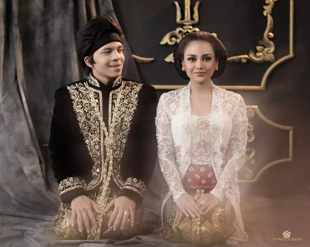 penampilan pasangan seleb dandan ala pengantin jawa © Instagram penampilan pasangan seleb dandan ala pengantin jawa © Instagram