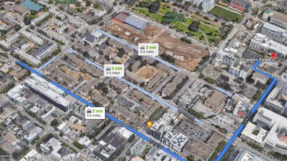 Pria pindahkan rumah © 2021 brilio.net