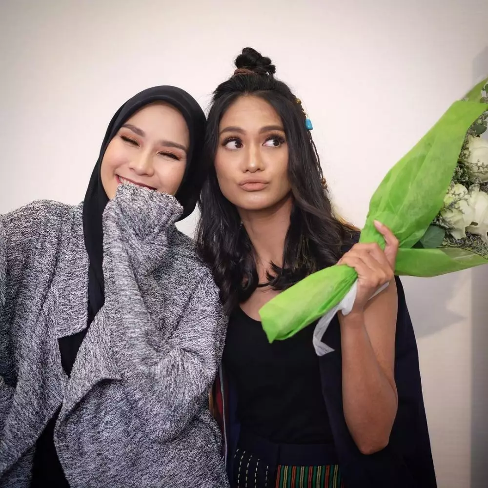 potret Zaskia Mecca bermakeup tebal © 2021 brilio.net potret Zaskia Mecca bermakeup tebal © 2021 brilio.net