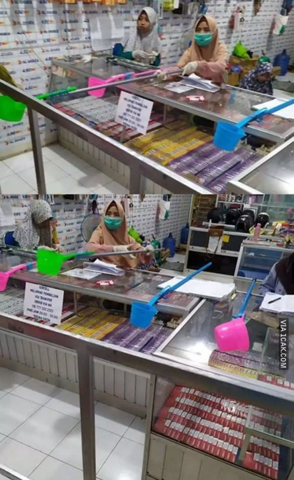 aksi kocak di konter HP © Berbagai Sumber