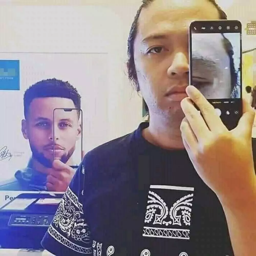 aksi kocak di konter HP © Berbagai Sumber