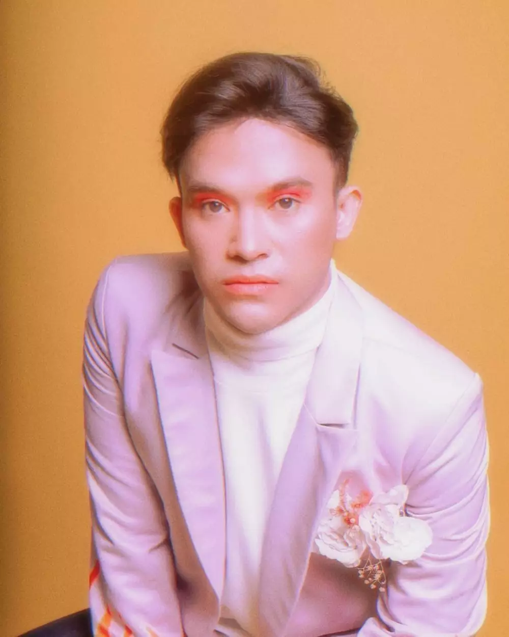 gaya Anwar Sanjaya saat pemotretan © 2021 brilio.net