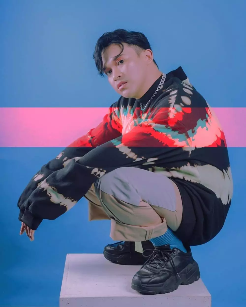 gaya Anwar Sanjaya saat pemotretan © 2021 brilio.net