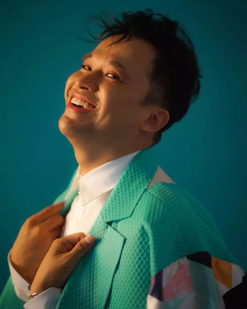 gaya Anwar Sanjaya saat pemotretan © 2021 brilio.net