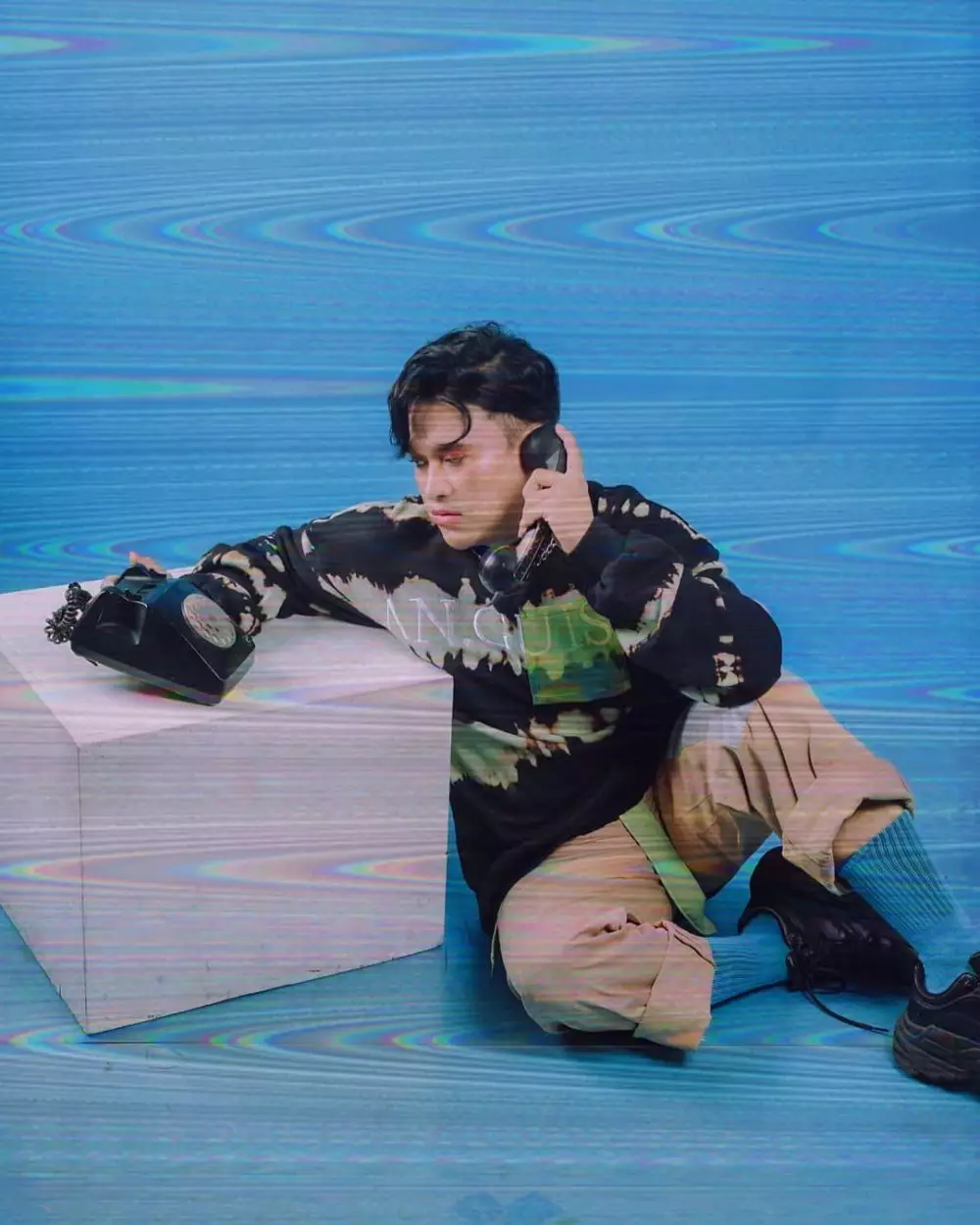 gaya Anwar Sanjaya saat pemotretan © 2021 brilio.net