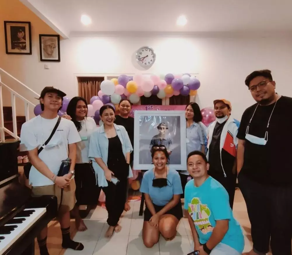 Momen ulang tahun pertama anak Mutia Ayu dan Glenn Fredly © 2021 brilio.net Momen ulang tahun pertama anak Mutia Ayu dan Glenn Fredly © 2021 brilio.net